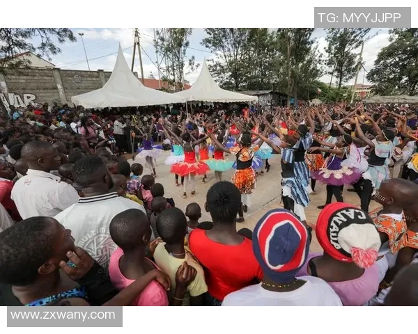 贫民窟球星的崛起之路：从贫困街头到世界足球舞台的传奇故事