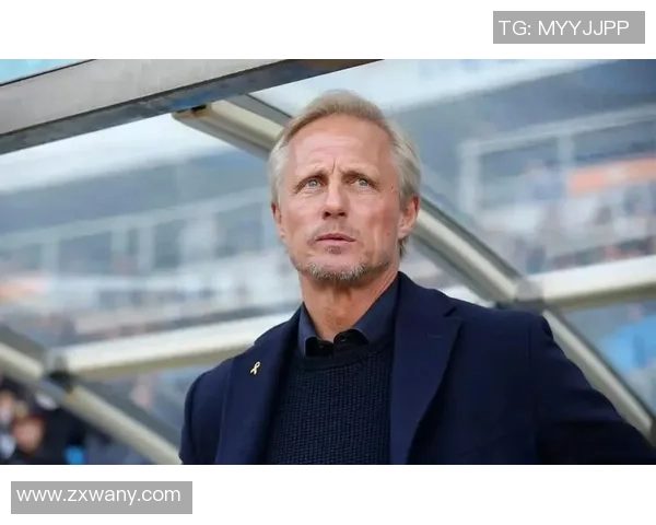 足球教练兼球星亲自出镜带队备战新赛季 展现双重身份魅力